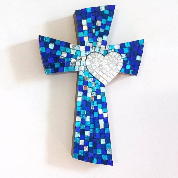 croce da appendere con cuore blu azzurro argento sfumata in mosaico di vetro per battesimo cresima comunione 15x23 cm con confezione regalo