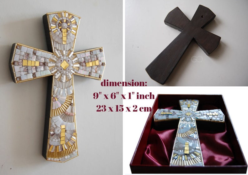 Kreuz in weiß und gold Mosaik in künstlerischen Glas von