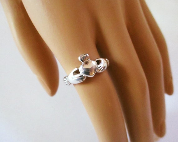 Avon claddagh best sale ring