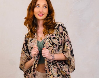 Schwarz-rosa floraler Seiden-Kimono-Cardigan, Cover-Up-Top, Brautjungfern-Robe, Bluse im Kimono-Stil, Kimono-Jacke