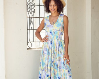 Boho Summer Maxi Dress with Spaghetti Straps and Wavy Print,