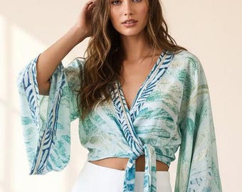 Top corto bohemio cruzado turquesa, top bohemio con mangas acampanadas, ropa de festival para mujer, ropa ibicenca, top diosa, ropa bohemio para mujer