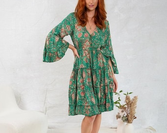 Mini robe bohème fleurie manches cloche, mini robe festival femme, robe d'été Ibiza, mini robe bohème, robe de déesse