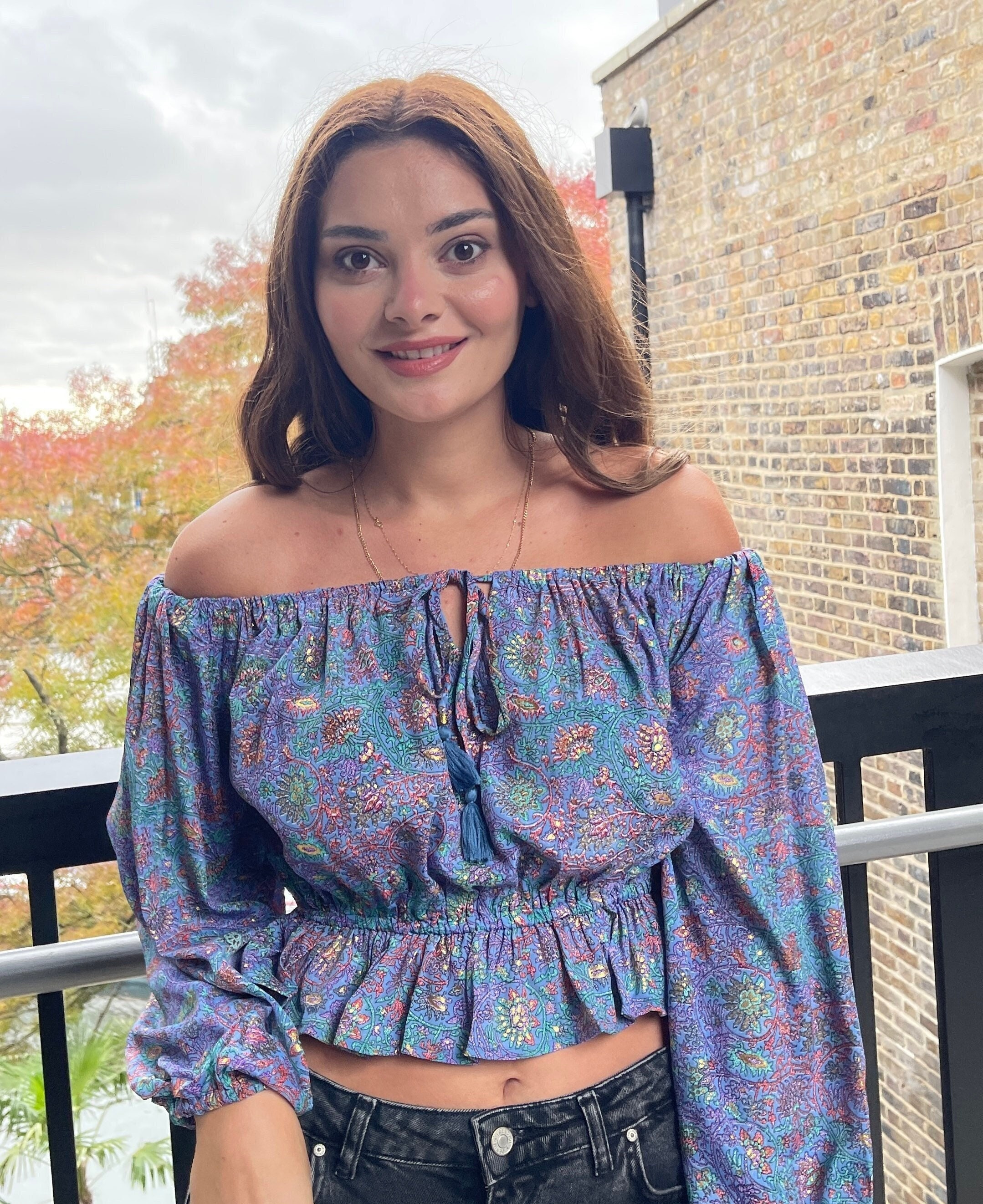 Kritik faldt Tæt Buy Off the Shoulder Crop Top With Long Sleeves in Blue With Gold Online in  India - Etsy