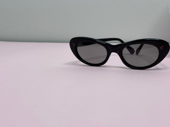 1960s Black Polaroid Cats Eye Sunglasses - image 3