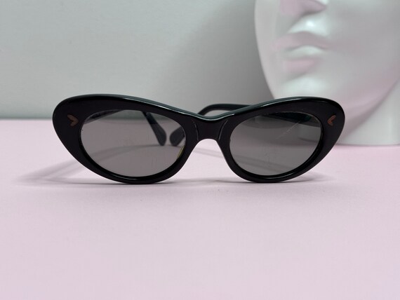 1960s Black Polaroid Cats Eye Sunglasses - image 7