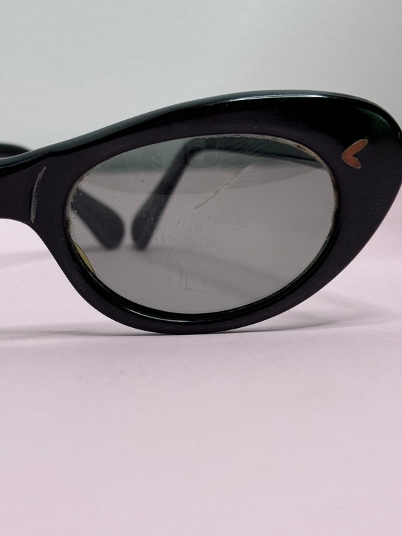 1960s Black Polaroid Cats Eye Sunglasses - image 4