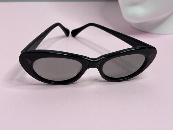 1960s Black Polaroid Cats Eye Sunglasses - image 6