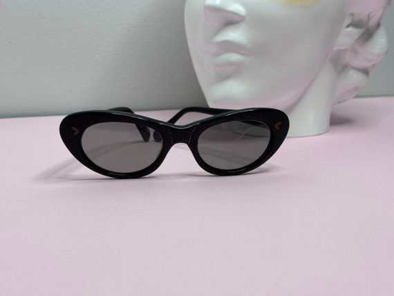 1960s Black Polaroid Cats Eye Sunglasses - image 5