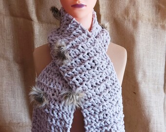 Schal, Strick Schal, Damen Schal, beige mit Fellpuscheln, Handarbeit, Unikat, Handmade, Scarf, OOAK