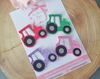 Pinza para el pelo de fieltro con forma de tractor **VENDIDA INDIVIDUALMENTE**