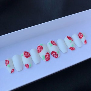 Flower press on nails ~ Press on nails ~ Floral press on nails ~ Press on nails coffin ~ Rose nails ~ False nails ~ Fake nails ~