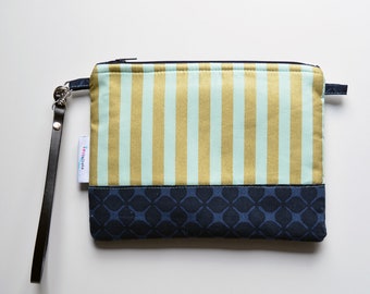 Padded Pouch made with Japanese fabrics. Strap made of real leather that adapts to be used as crossbody clutch, handbag or wristlet pouch