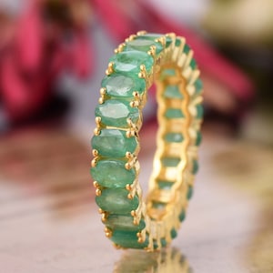 Natural Emerald Eternity Band, Emerald Wedding Ring, May Birthstone Ring, Emerald Stackable Band, Mother&#39;s Day Gift, Green Gemstone Ring