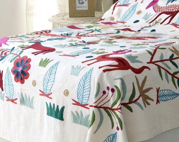 Free Shipping/ Set of Jungle-Themed Bed Sheet/Cover/ Duvet Cover/ Hand Embroidered with 2 Pillow cover.