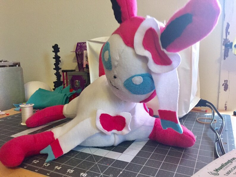 Huggable Size Sylveon Pok\u00e9mon Plush *FREE SHIPPING*