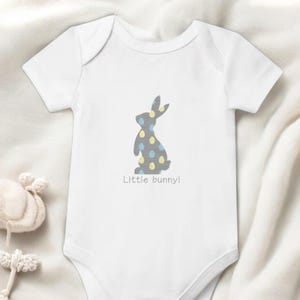 Ostern Baby Outfit individuell Osterhase bestickter Body Mein erstes Baby Geschenk Ostern für Osternest