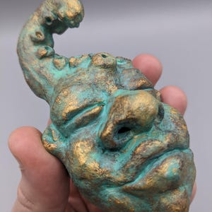 Atlantis Artefakt Serie - Pappmaché Magnet Tentakel Idol Tribal Figur Kopf Gesicht mit Vintage Antik Look Patina Meereskrake
