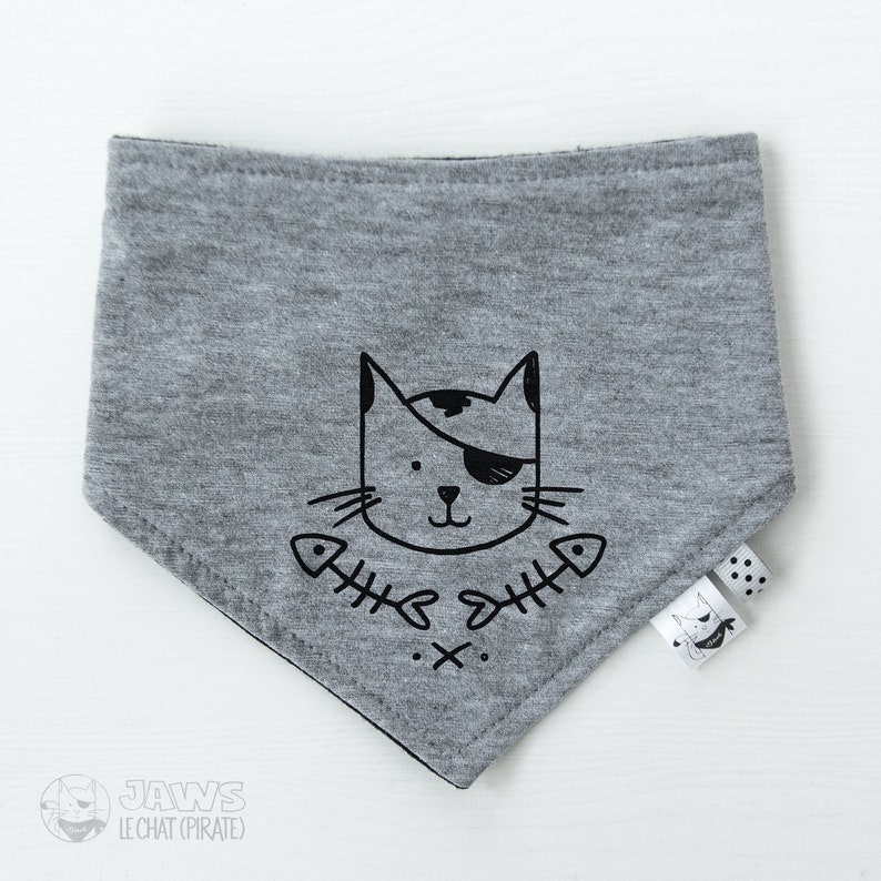 Bavoir bandana pates de chien gris