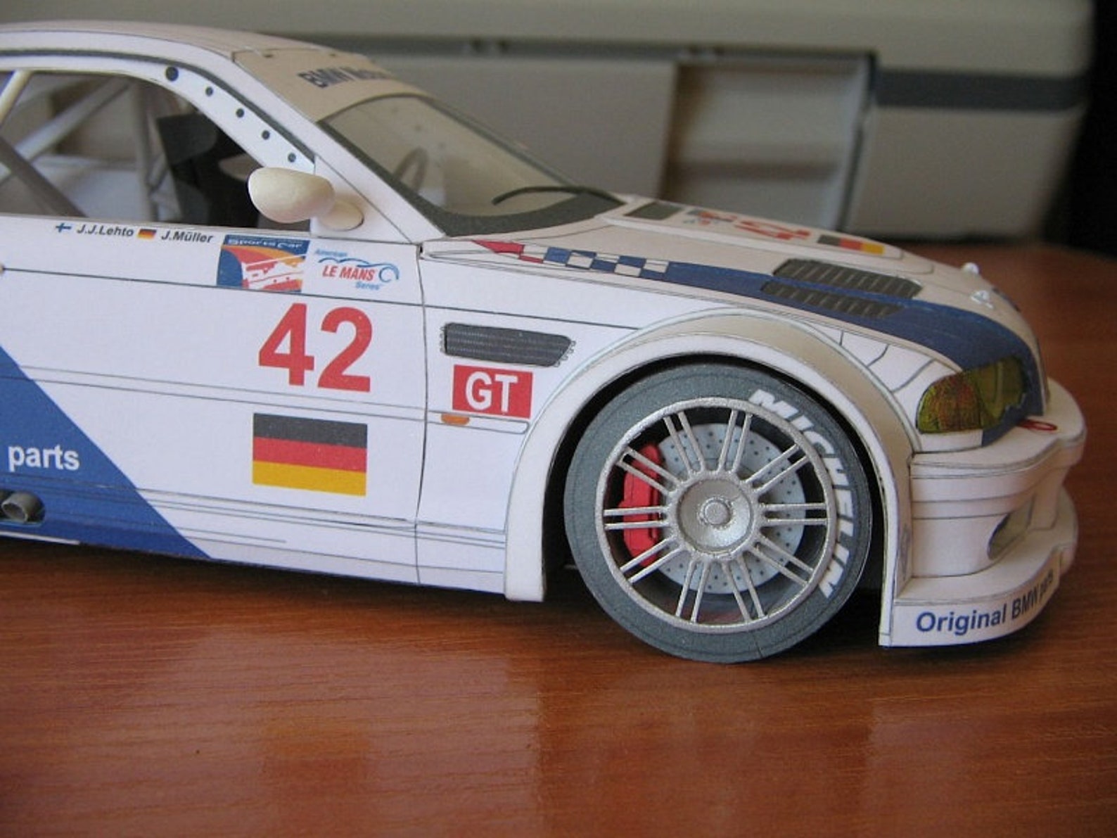 V 1 18. BMW m3 GTR модель. BMW m3 GTR 2001. Бумажная модель BMW m3 GTR. BMW m3 GTR paper model.