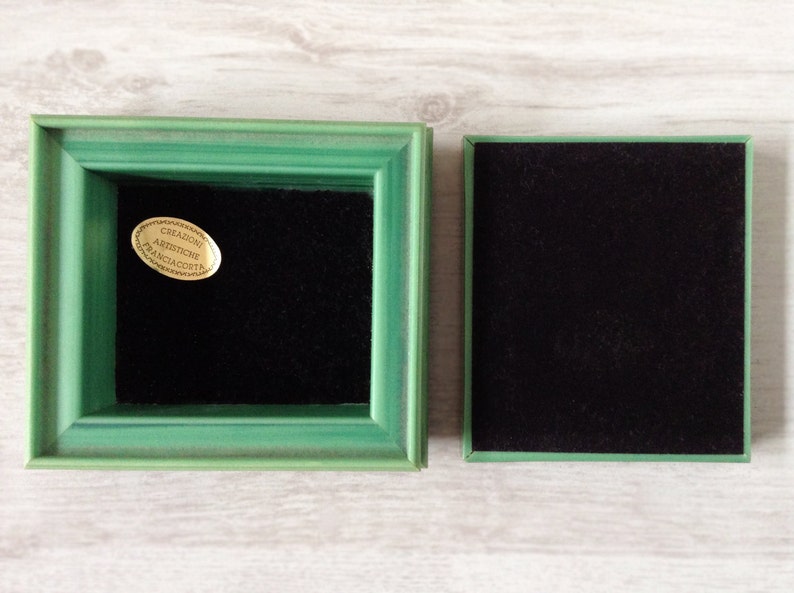 Green plastic jewelry box vintage with velvet lining and show jumping decoration
