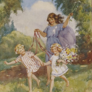 carte postale vintage de Margaret Tarrant, filles jouant aux chevaux, au revoir !, fleurs d'été, arbres verts, années 80, 105 x 150 mm