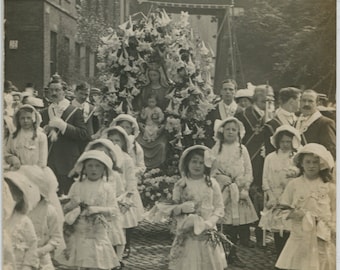 Antique real photograph postcard: Preston Whit Monday procession, little girls, shrine, 1900s-1910s, 88 x 138 mm