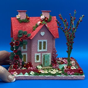 Tamaño ORIGINAL Rosa y Rojo Valentine Putz Glitter House Glitter House Village Putz House Valentine imagen 1