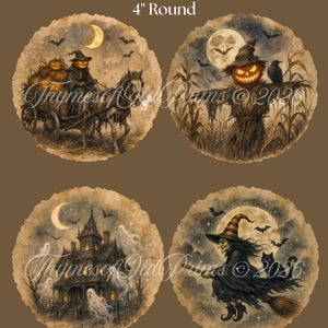 Może przedstawiać: Cztery okrągłe etykiety na Halloween o średnicy 10 cm z ilustracjami w stylu vintage. Wzory przedstawiają postać z głową dyni na wozie, stracha na wróble, nawiedzony dom z duchami oraz czarownicę na miotle z czarnym kotem.