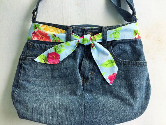 crossbody levis