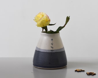 Ceramic teardrop vase with flower illustration, handmade blue and white stoneware pottery ideal for flower lovers, Christmas gift guide