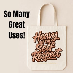 Puede incluir: Bolso tote de color crema con la frase "Heavy on the Self Respect" en escritura color cobre. La bolsa tambi&eacute;n presenta el texto "So Many Great Uses!" en negro. El identificador del creador, @cricketts_creations, est&aacute; en la parte inferior.