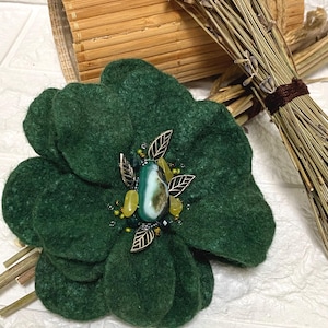 Felted flower brooch Needle wool felt boho brooch Shawl pin brooch for women Green large brooch Flower pin Sweater pin Boho brooch Gift