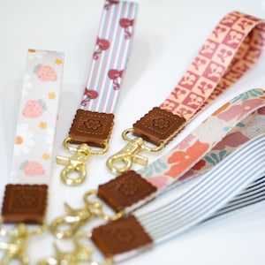 Wristlet Keychain – Floral & Retro Cute Keychain | Key Fob Wristlet, Car Key Holder, Custom Lanyard, Bow Boho Keychain Lanyard