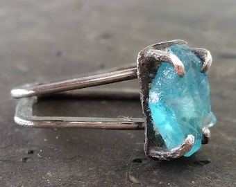 Raw Apatite Ring Raw Stone Ring Solitaire Ring Geometric Ring Modern Ring Blue Stone Ring Raw Gem Ring Big Gem Ring Geometric Design