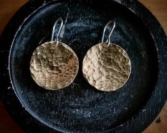 Simple Round hammered disc earrings circle textured brass earrings geometric circular silver disc dangle earrings hammered texture jewelry