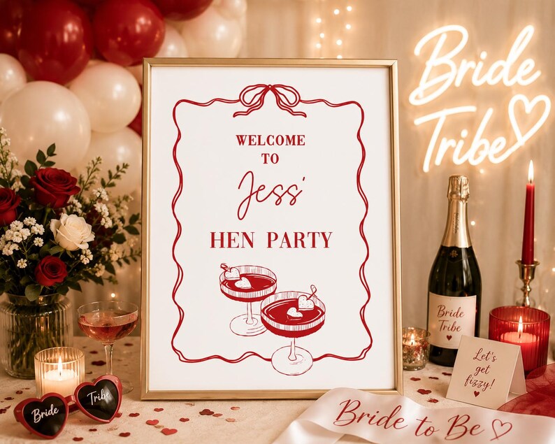 Puede incluir: Un letrero enmarcado con el texto "WELCOME TO Jessi HEN PARTY" en rojo, con ilustraciones de c&oacute;cteles. La escena incluye globos, flores, champ&aacute;n, velas y un letrero de ne&oacute;n "Bride Tribe", creando un ambiente festivo.