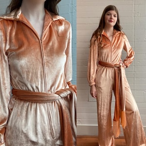 Mono de terciopelo color melocotón con cremallera delantera y faja a juego, años 70 (talla pequeña)