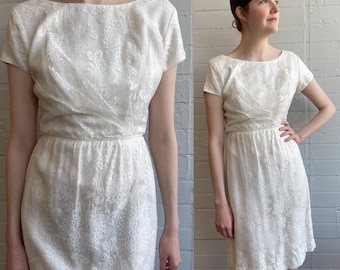 Witte cocktailjurk met kanten bovenlaag uit de jaren 60, begin jaren 60 - XS