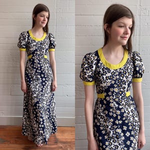 1970s 70s Daisy Patterned Maxi Dress with Unique Details - XS