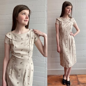 1950s 50s Linen Wiggle Dress with Floral Embroidery - S/M