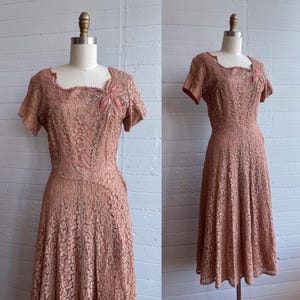 1950s early 50s dusty pink lace dress with flower detail - S/M