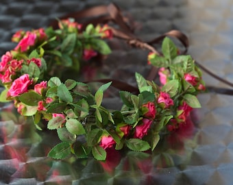 Couronne de fleurs bohème rose foncé mariage coiffure