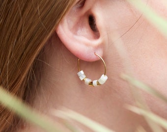 River hoop earrings, mother-of-pearl and gold beads, elegant, delicate, minimalist, timeless, gift for her, birthday