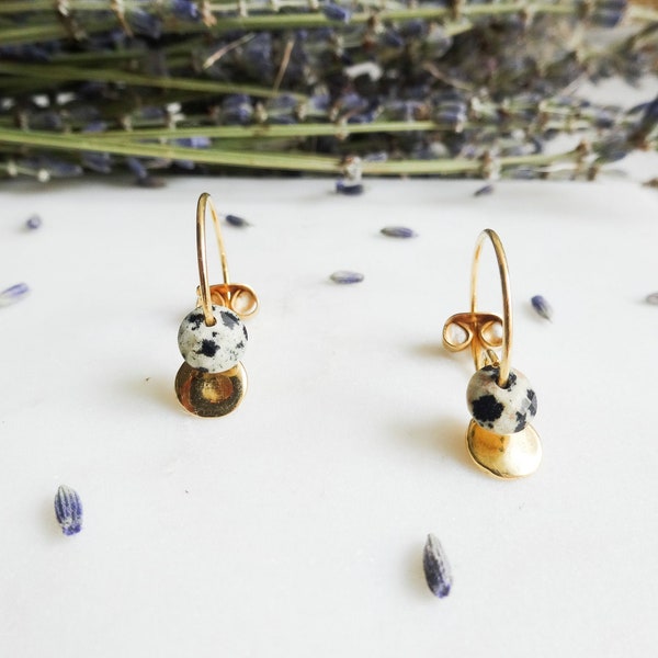 Mini boucles d'oreilles Iris, jaspes dalmatiennes et pendentifs martelés