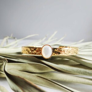 River bangle, white and gold mother-of-pearl beads, elegant, delicate, minimalist, timeless, gift for her, birthday image 1