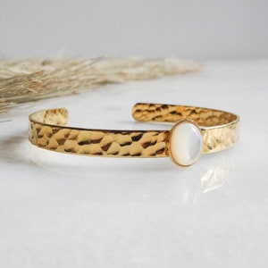 River bangle, white and gold mother-of-pearl beads, elegant, delicate, minimalist, timeless, gift for her, birthday image 4