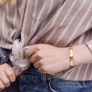 River bangle, white and gold mother-of-pearl beads, elegant, delicate, minimalist, timeless, gift for her, birthday image 2