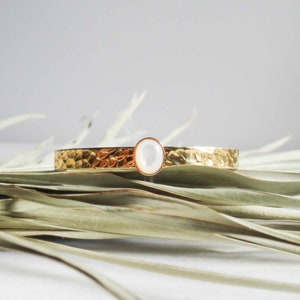 River bangle, white and gold mother-of-pearl beads, elegant, delicate, minimalist, timeless, gift for her, birthday image 3