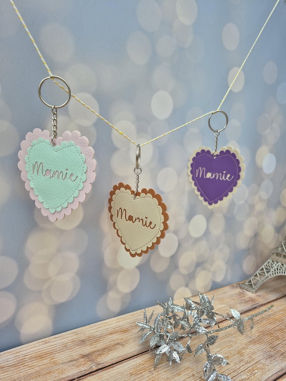 Porte-clé Mamie personnalisé – Cadeau grand-mère – Prénoms brodés au dos – Cadeau fête des grands-mères